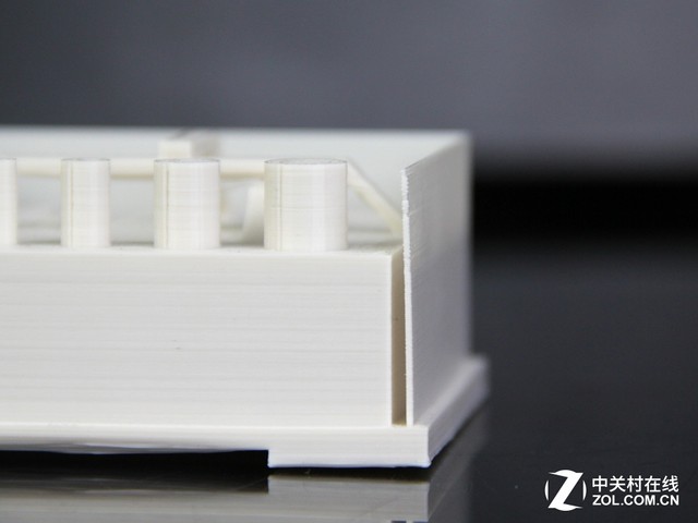 ͑׃cȡ MakerBot R+ 3DӡC(j)לy 