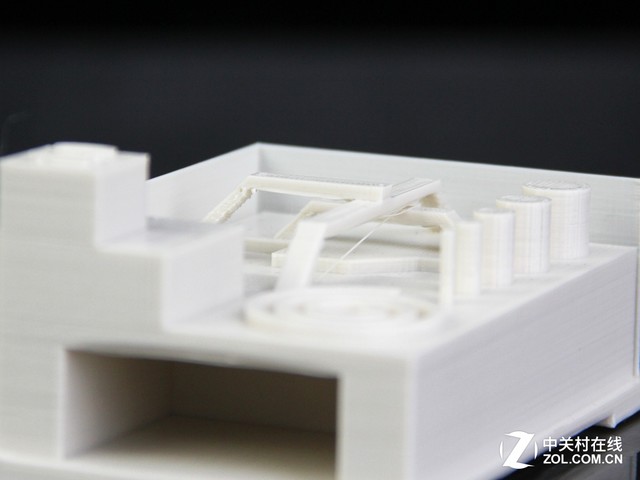 ͑׃cȡ MakerBot R+ 3DӡC(j)לy 