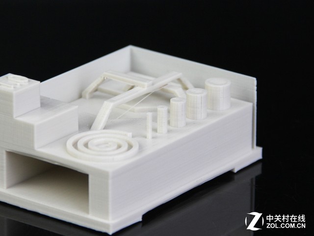 ͑׃cȡ MakerBot R+ 3DӡC(j)לy 
