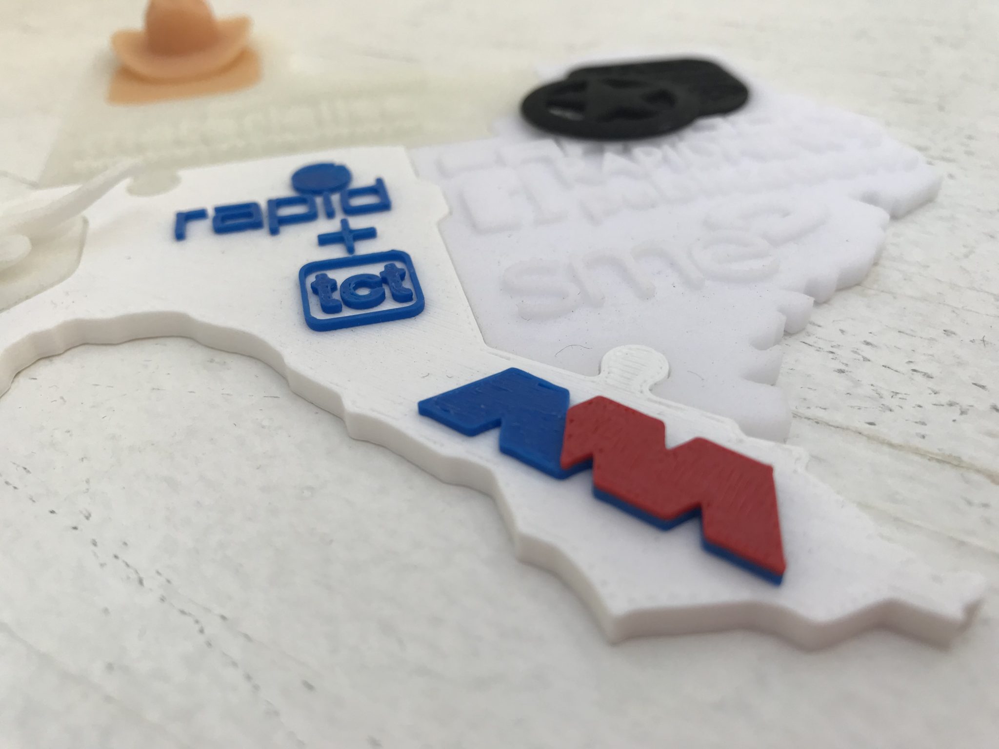 美國在RAPID + TCT 2018的3D打印拼圖上制作徽標 美國在RAPID + TCT 2018的3D打印拼圖上制作徽標