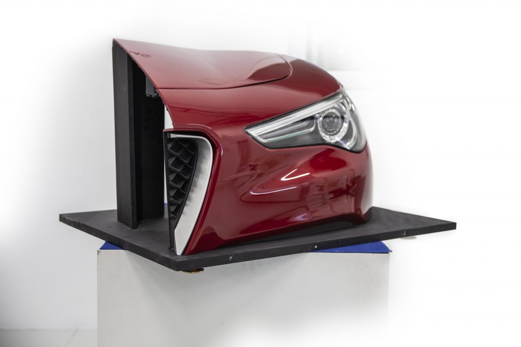 采用集成添加劑和傳統制造技術的3D Systems On Demand制造的汽車大燈原型 采用集成添加劑和傳統制造技術的3D Systems On Demand制造的汽車大燈原型