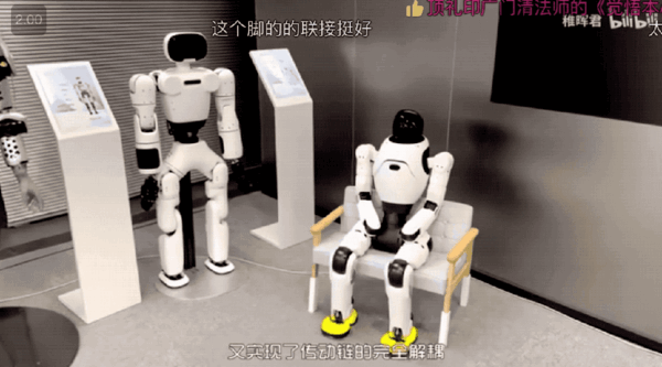稚暉君機器人神技再現江湖!騎自行車驚呆眾人:又抽象又硬核
