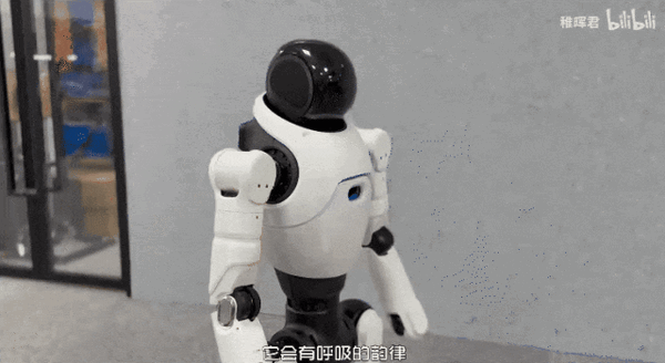 稚暉君機器人神技再現江湖!騎自行車驚呆眾人:又抽象又硬核
